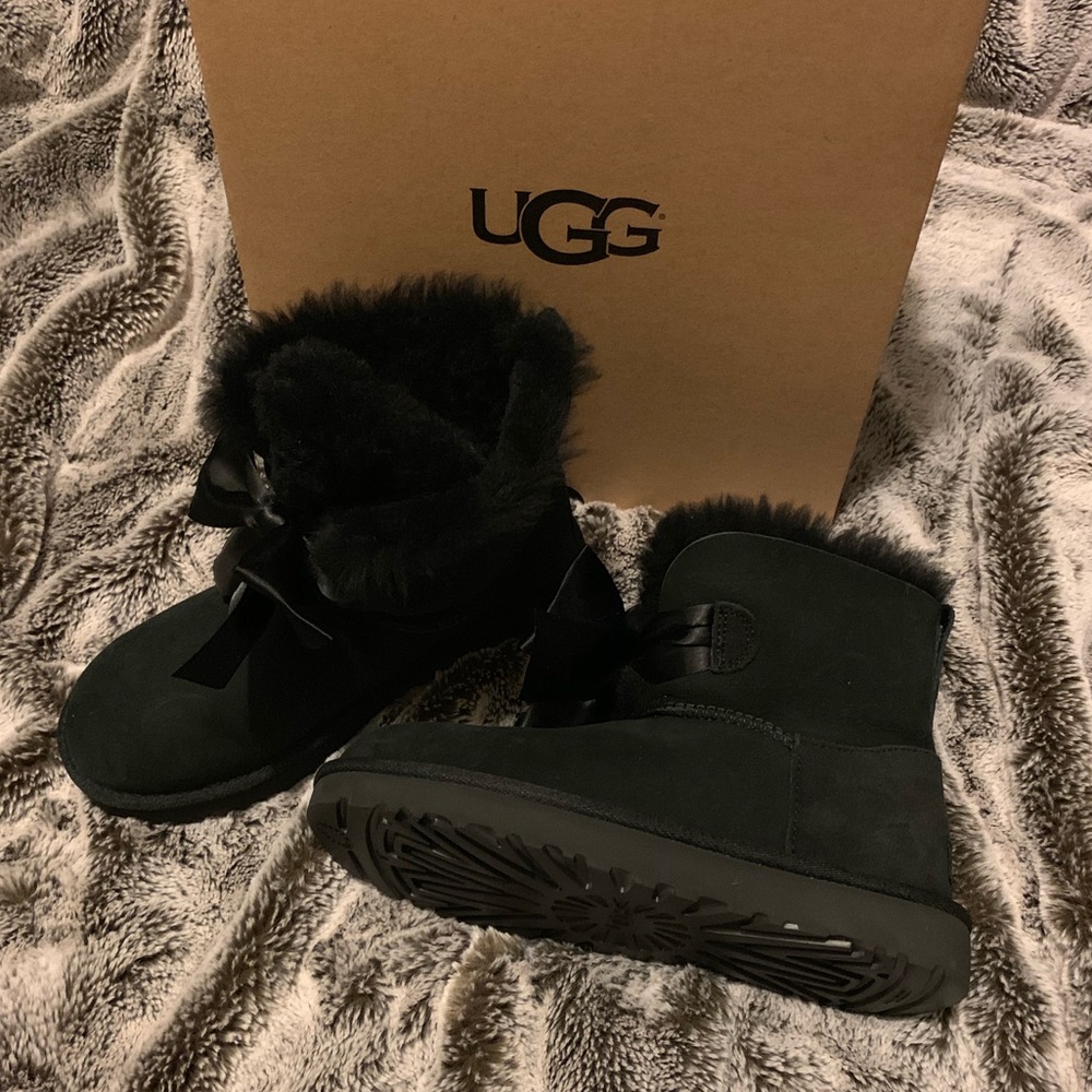 NEW UGG Boots black mini bow 6W